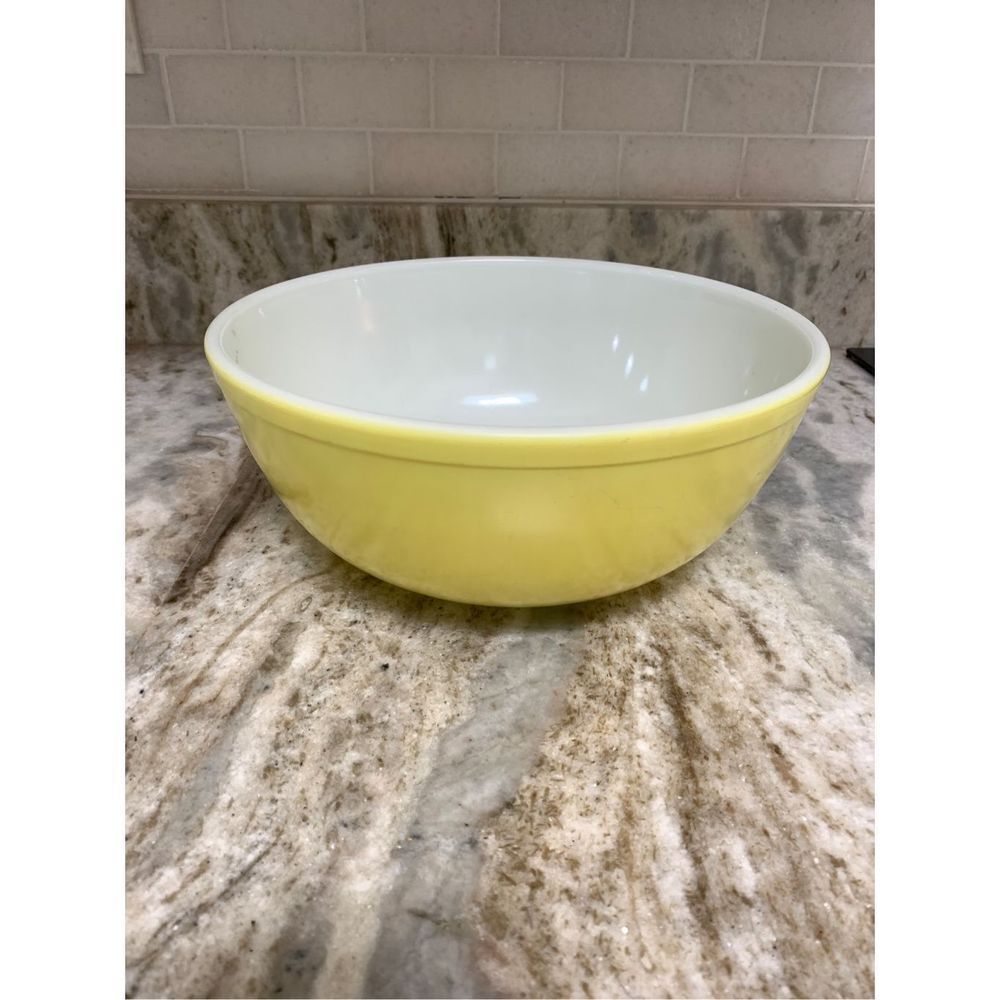 Vintage Yellow Pyrex Bowl #4 Quart